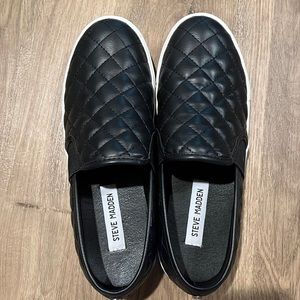 Black Steve Madden slip-on shoes size 9.5